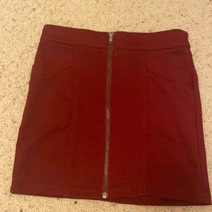 Forever21 maroon full zip skirt with pockets!!